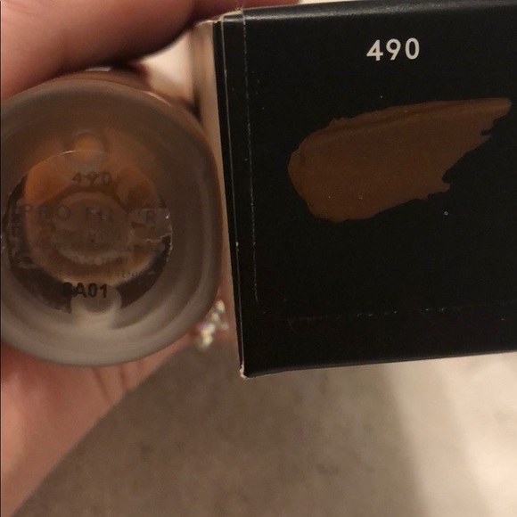 Fenty 490 Pro Filt’r Soft Matte Foundation - Picture 2 of 4
